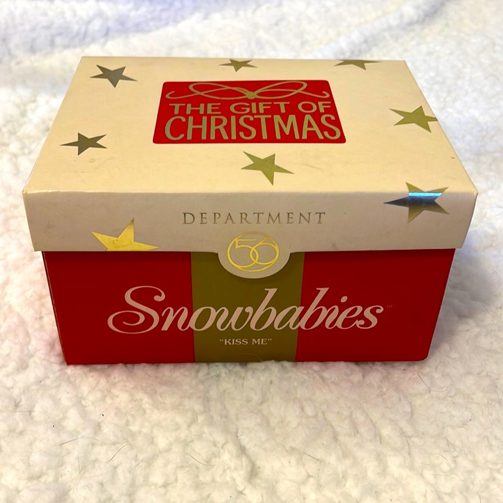 Snowbabies “Kiss Me” figurine